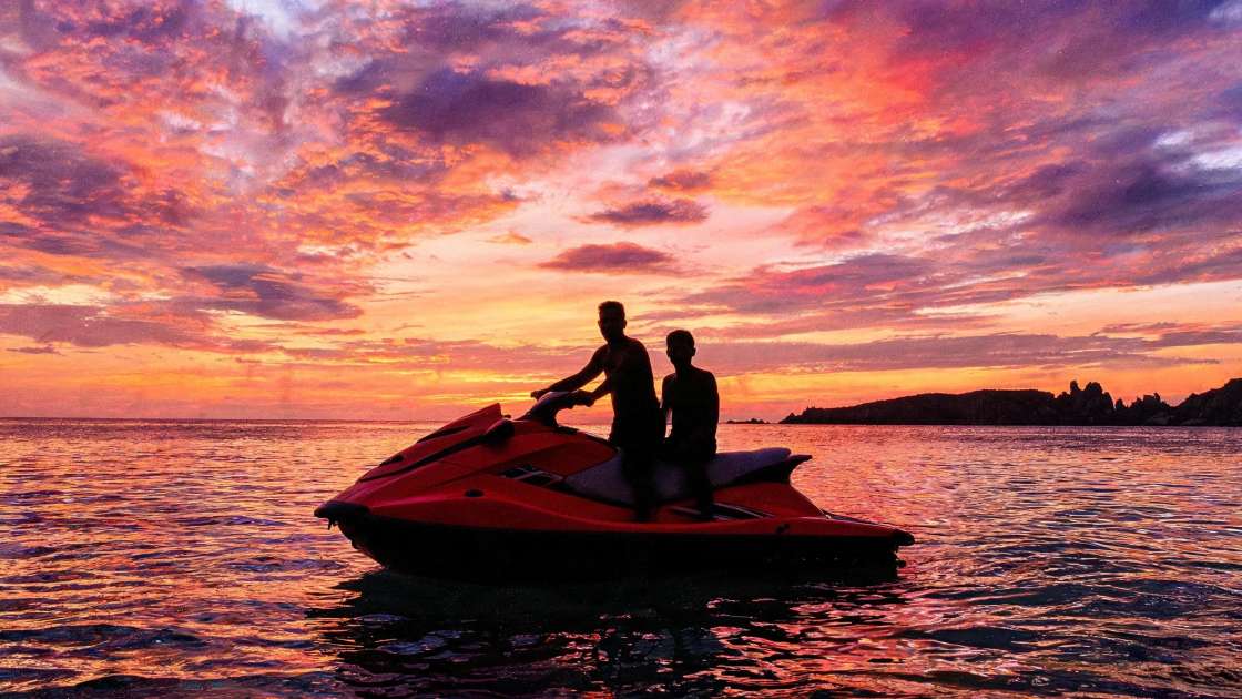 Moto de agua al atardecer en Tenerife: guía completa de la experiencia y la mejor ruta